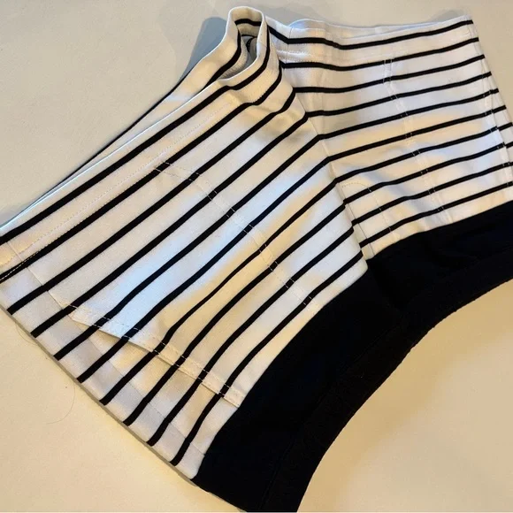 BCBGMaxAzria shorts size medium - Picture 2 of 9